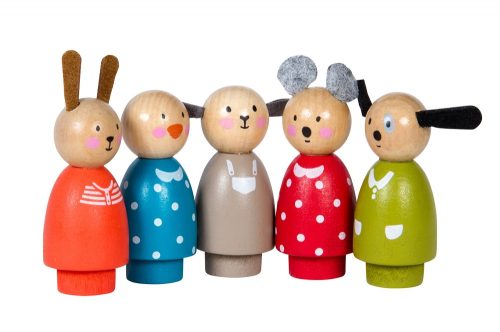5 assorted wooden characters La Grande Famille