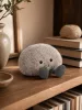 Jellycat plüss kavics puha bolyhos testtel és sötétszürke lábakkal
