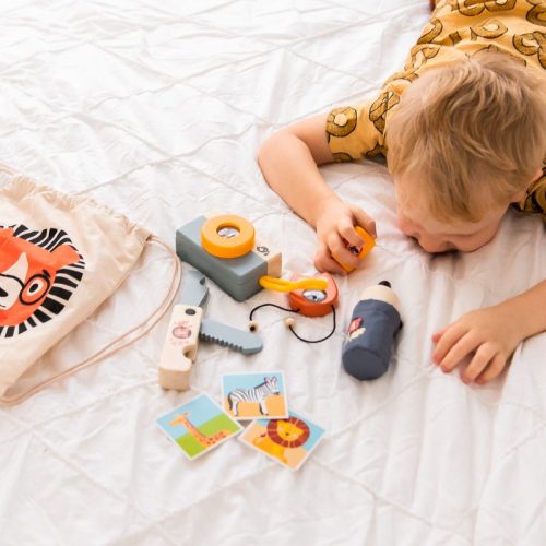 Szafari kiránduló készlet fényképezőgéppel, iránytűvel, kiegészítőkkel