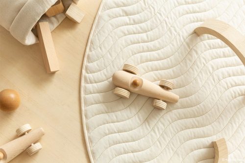 Nobodinoz kis fa versenyautó ajándék táskával